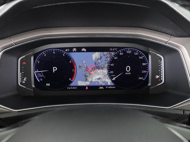 Volkswagen T-Roc 1.5 TSI Style 150 pk Automaat (DSG) | Navigatie | Panoramadak | Parkeersensoren | Digitaal instrumentenpaneel | R-Line |