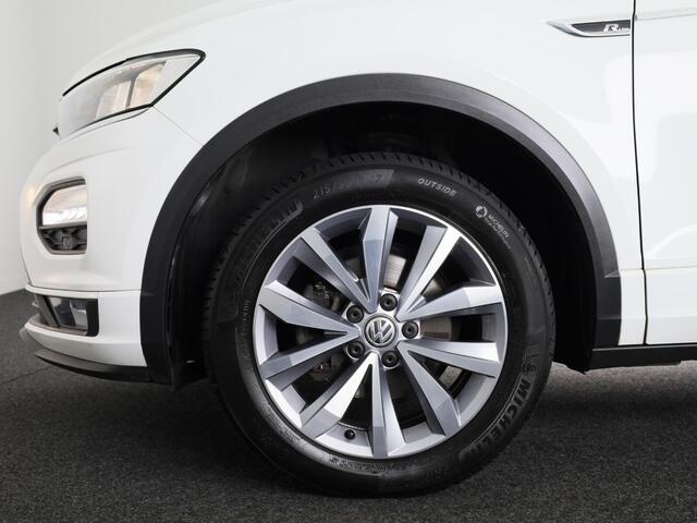 Volkswagen T-Roc 1.5 TSI Style 150 pk Automaat (DSG) | Navigatie | Panoramadak | Parkeersensoren | Digitaal instrumentenpaneel | R-Line |