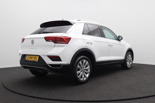 Volkswagen T-Roc 1.5 TSI Sport Adapt. Cruise Carplay Stoelverw.