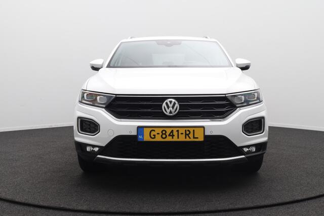 Volkswagen T-Roc 1.5 TSI Sport Adapt. Cruise Carplay Stoelverw.