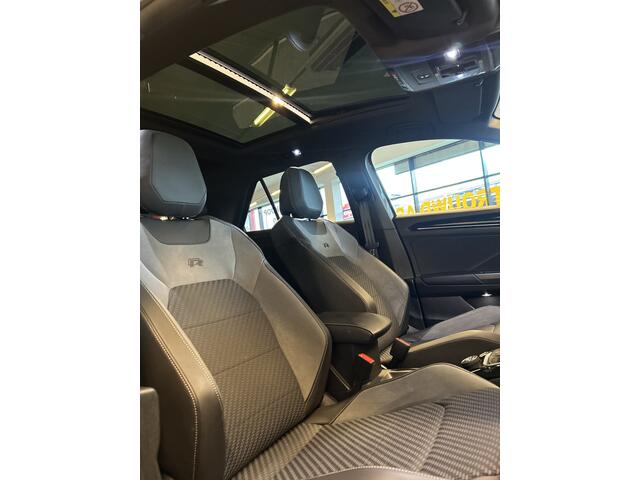 Volkswagen T-Roc 2.0 TSI 4Motion R 300PK | Panoramadak | Digital dashboard | Beats audio | Keyless | Adaptieve cruise control | Climate control | Lane assist | Achteruitrijcamera | Apple carplay | Adaptief onderstel | Navigatie | Matrix LED | Stoelverwarming