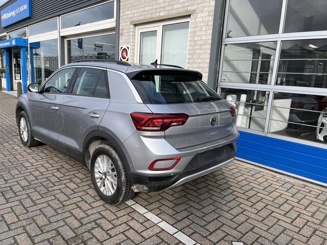 Volkswagen T-Roc 1.5 TSI Life / AUTOMAAT/ ADAPT. CRUISE/ DAB/ PARK. SENSOREN + CAMERA/ CLIMA/ STOELVERWARMING/ APP-CONNECT/ DIGITAL DASH