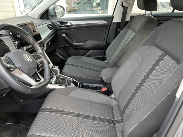 Volkswagen T-Roc 1.5 TSI Life / AUTOMAAT/ ADAPT. CRUISE/ DAB/ PARK. SENSOREN + CAMERA/ CLIMA/ STOELVERWARMING/ APP-CONNECT/ DIGITAL DASH