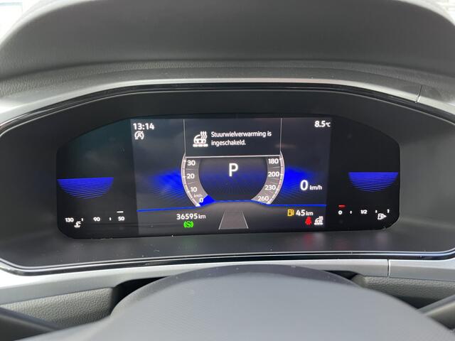Volkswagen T-Roc 1.5 TSI Life / AUTOMAAT/ ADAPT. CRUISE/ DAB/ PARK. SENSOREN + CAMERA/ CLIMA/ STOELVERWARMING/ APP-CONNECT/ DIGITAL DASH