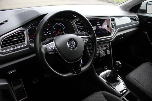 Volkswagen T-Roc 1.5 TSI Sport | ACC | Stoelverwarming | Carplay |