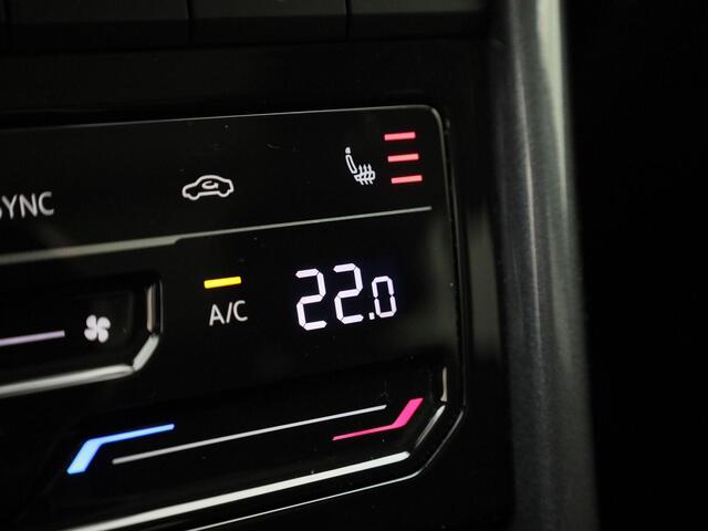 Volkswagen T-Roc 1.5TSI/150PK Style DSG · Panoramadak · Massagefunctie · Parkeersensoren + camera · Garantie tot februari 2026