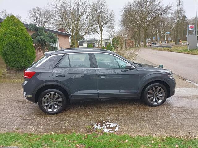 Volkswagen T-Roc 1.0 TSI Style Executive Navi Alarm Camera