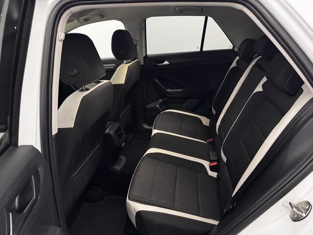 Volkswagen T-Roc 1.5 TSI R-line Half leder, Camera, Navi, Winterpakket, Virtual desk, Keyless start, Cruise control adaptief
