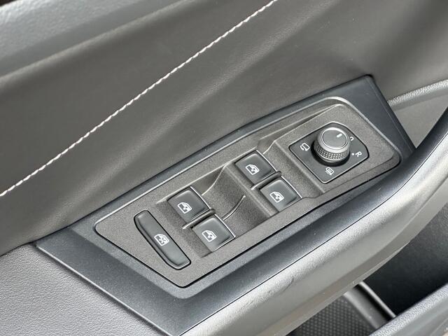 Volkswagen T-Roc 1.5 TSI 150pk DSG R-Line | Camera | Carplay | Dode hoek | Elek. Achterklep | Rijklaar incl. garantie