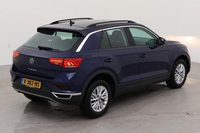 Volkswagen T-Roc 1.0 TSI Style Parkeersensoren / Bluetooth / El. Achterklep / Airco / Cruise control
