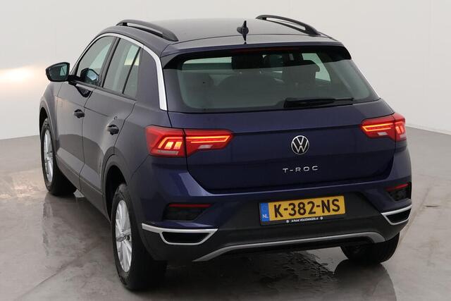 Volkswagen T-Roc 1.0 TSI Style Parkeersensoren / Bluetooth / El. Achterklep / Airco / Cruise control