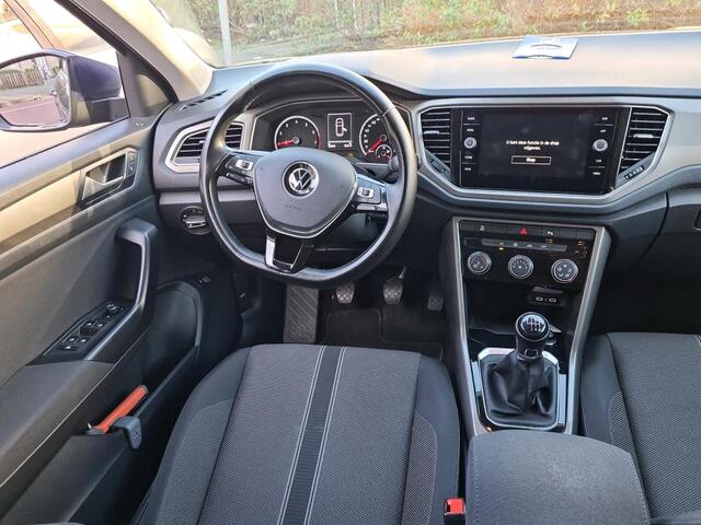 Volkswagen T-Roc 1.0 TSI Style Parkeersensoren / Bluetooth / El. Achterklep / Airco / Cruise control