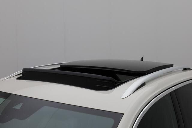 Volkswagen T-Roc 1.5 TSI 150 pk DSG R-Line | Panoramadak | IQ Light | Navigatie | Achteruitrijcamera | Stoelverwarming | Keyless Entry