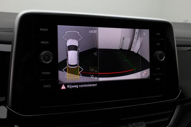 Volkswagen T-Roc 1.5 TSI 150 pk DSG R-Line | Panoramadak | IQ Light | Navigatie | Achteruitrijcamera | Stoelverwarming | Keyless Entry