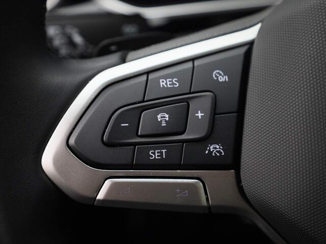 Volkswagen T-Roc 1.5TSI/150PK R-Line DSG · Navigatie · Stoel-&stuurverwarming · Camera + Parkeersensoren Garantie tot 01-01-2026