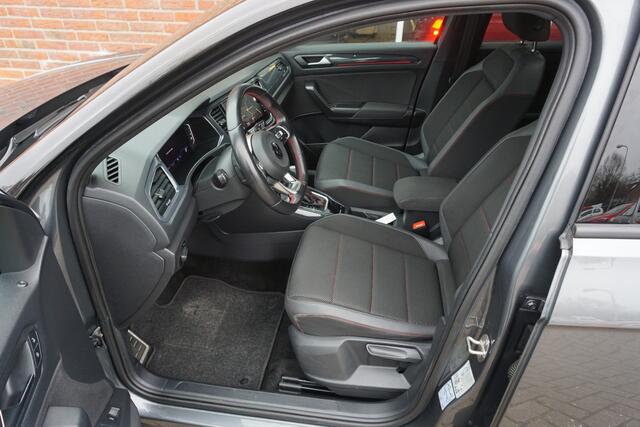 Volkswagen T-Roc 1.5 TSI 150pk DSG Sport Business R-Line Digital dashboard | ACC | PDC * All in prijs *