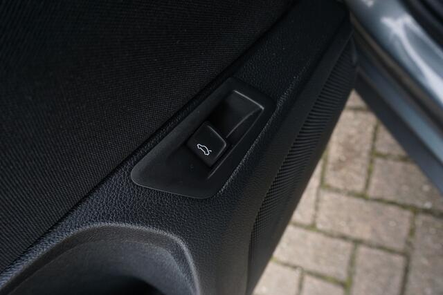 Volkswagen T-Roc 1.5 TSI 150pk DSG Sport Business R-Line Digital dashboard | ACC | PDC * All in prijs *