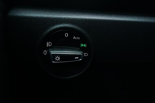 Volkswagen T-Roc 1.5 TSI 150pk DSG Sport Business R-Line Digital dashboard | ACC | PDC * All in prijs *