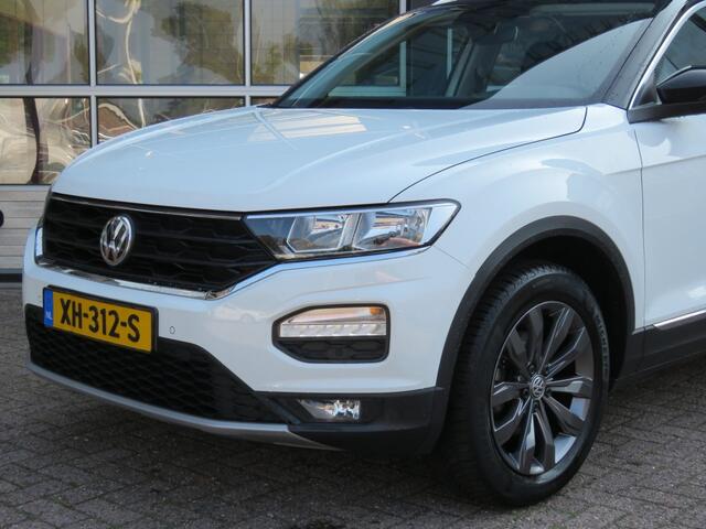 Volkswagen T-Roc 1.0 115pk TSI Style / 17 Inch / Leder / Zwart dak / Navi / BOVAG