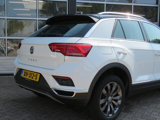 Volkswagen T-Roc 1.0 115pk TSI Style / 17 Inch / Leder / Zwart dak / Navi / BOVAG