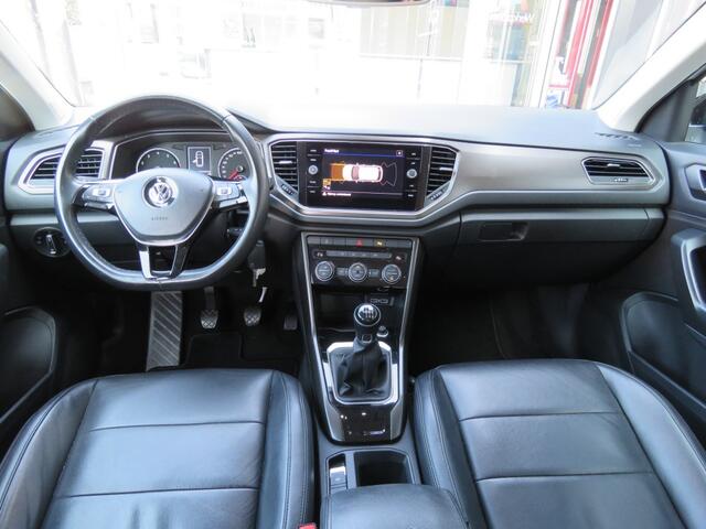 Volkswagen T-Roc 1.0 115pk TSI Style / 17 Inch / Leder / Zwart dak / Navi / BOVAG