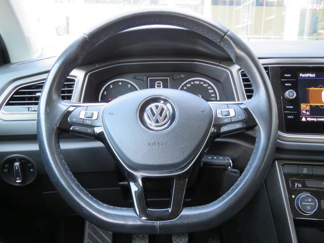 Volkswagen T-Roc 1.0 115pk TSI Style / 17 Inch / Leder / Zwart dak / Navi / BOVAG