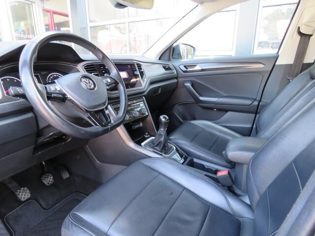 Volkswagen T-Roc 1.0 115pk TSI Style / 17 Inch / Leder / Zwart dak / Navi / BOVAG