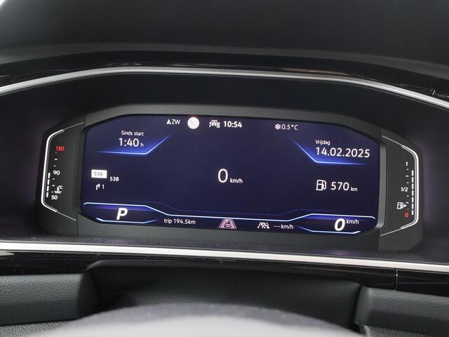 Volkswagen T-Roc R-Line Business (1) GP 1.5 110 kW / 150 pk TSI 7-versn. DSG | Dodehoeksensor | R-Line topsport stoelen | Navigatie | Stoelverwarming |