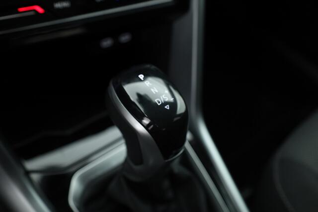 Volkswagen T-Roc 1.5 TSI DSG 150pk | Navi | Adapt. Cruise | LED | All Seasons | Stoelverw. | Apple CarPlay