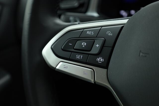 Volkswagen T-Roc 1.5 TSI DSG 150pk | Navi | Adapt. Cruise | LED | All Seasons | Stoelverw. | Apple CarPlay