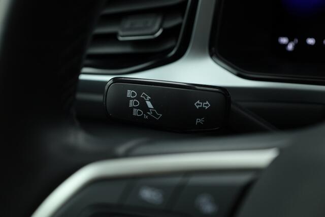 Volkswagen T-Roc 1.5 TSI DSG 150pk | Navi | Adapt. Cruise | LED | All Seasons | Stoelverw. | Apple CarPlay