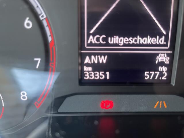 Volkswagen T-Roc 1.5 TSI Sport / AUTOMAAT/ ADAPT. CRUISE/ NAVI/ PARK. SENSOREN V&A/ CLIMATE/ STUUR & STOELVERWARMING/ LANE ASSIST