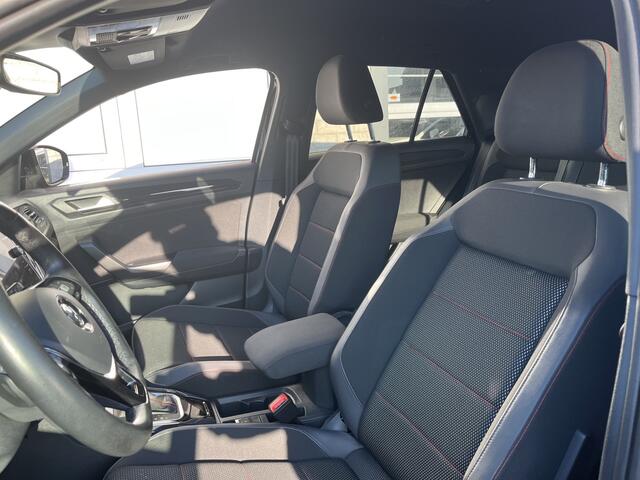 Volkswagen T-Roc 1.5 TSI Sport / AUTOMAAT/ ADAPT. CRUISE/ NAVI/ PARK. SENSOREN V&A/ CLIMATE/ STUUR & STOELVERWARMING/ LANE ASSIST