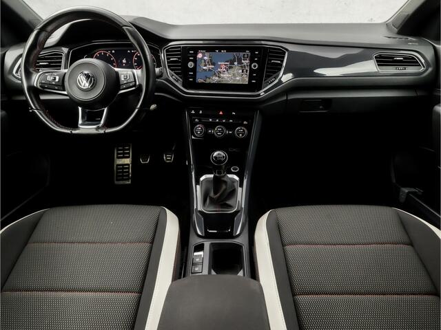 Volkswagen T-Roc 1.0 TSI Sport (DIGITAL COCKPIT, APPLE CARPLAY, GROOT NAVI, CLIMATE, LEDER, SPORTSTOELEN, ADAPTIVE CRUISE, SFEERVERLICHTING, MODE KNOP, LED KOPLAMPEN, PARKEERSENSOREN, NIEUWE APK, NIEUWSTAAT)