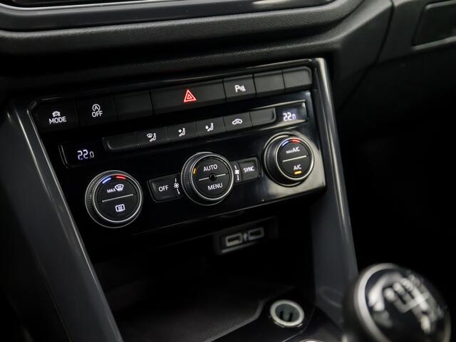 Volkswagen T-Roc 1.0 TSI Sport (DIGITAL COCKPIT, APPLE CARPLAY, GROOT NAVI, CLIMATE, LEDER, SPORTSTOELEN, ADAPTIVE CRUISE, SFEERVERLICHTING, MODE KNOP, LED KOPLAMPEN, PARKEERSENSOREN, NIEUWE APK, NIEUWSTAAT)