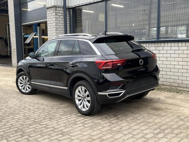 Volkswagen T-Roc 1.5 TSI Sport | Navi/Automaat/Stuur+Stoelverwarming/17"/Adapt.Cruise/Clima/Apple CarPlay-Android Auto