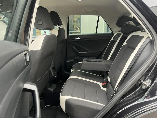 Volkswagen T-Roc 1.5 TSI Sport | Navi/Automaat/Stuur+Stoelverwarming/17"/Adapt.Cruise/Clima/Apple CarPlay-Android Auto