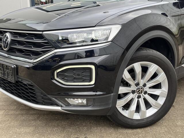 Volkswagen T-Roc 1.5 TSI Sport | Navi/Automaat/Stuur+Stoelverwarming/17"/Adapt.Cruise/Clima/Apple CarPlay-Android Auto