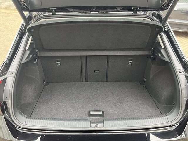 Volkswagen T-Roc 1.5 TSI Sport | Navi/Automaat/Stuur+Stoelverwarming/17"/Adapt.Cruise/Clima/Apple CarPlay-Android Auto