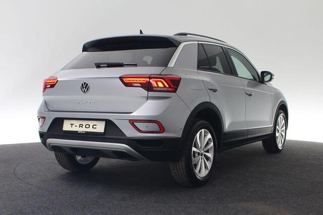Volkswagen T-Roc Life Edition 1.5 TSI 110 kW / 150 pk DSG | IQ Light | Camera | Park Assist | Keyless | 17 inch