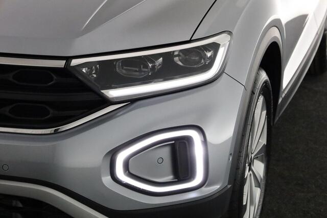 Volkswagen T-Roc Life Edition 1.5 TSI 110 kW / 150 pk DSG | IQ Light | Camera | Park Assist | Keyless | 17 inch