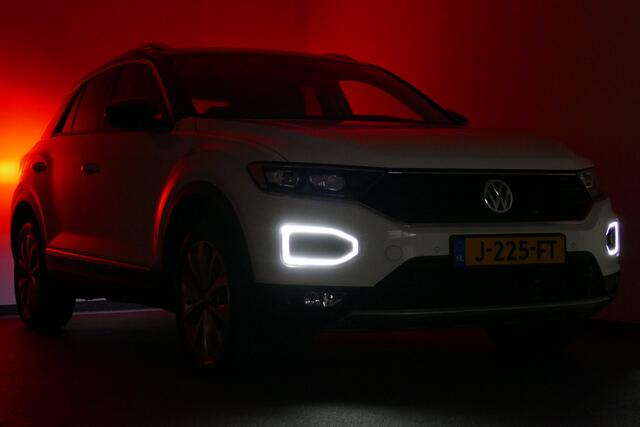 Volkswagen T-Roc 1.5 TSI Sport. Adaptief Cruise, Navi, Camera, Led Koplampen, Stoelverw, 17"LMV