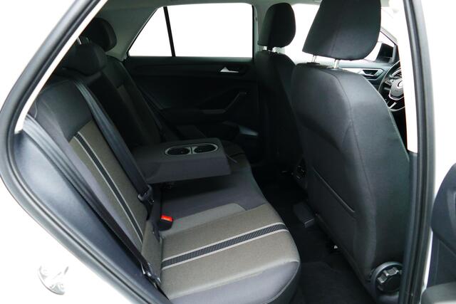 Volkswagen T-Roc 1.5 TSI Sport. Adaptief Cruise, Navi, Camera, Led Koplampen, Stoelverw, 17"LMV