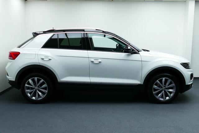 Volkswagen T-Roc 1.5 TSI Sport. Adaptief Cruise, Navi, Camera, Led Koplampen, Stoelverw, 17"LMV