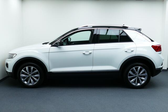 Volkswagen T-Roc 1.5 TSI Sport. Adaptief Cruise, Navi, Camera, Led Koplampen, Stoelverw, 17"LMV
