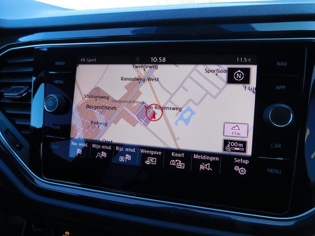 Volkswagen T-Roc 1.5 TSI R-Line, Carplay, ACC, Virtual Cockpit, Trekhaak