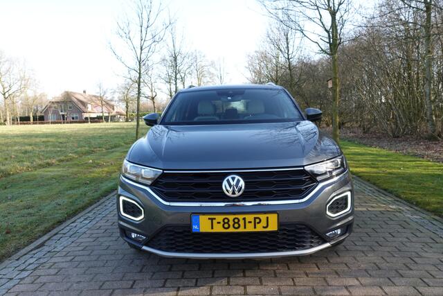 Volkswagen T-Roc 2.0 TSI 4Motion Sport | Adaptieve cruise control | Leer | Panoramadak | Bluetooth | Afneembare trekhaak | Stuurverwarming | Led |