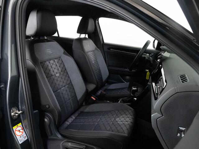 Volkswagen T-Roc AUTOMAAT 1.5 TSI 150 PK DSG R-Line | LED IQ | Black Style | Achteruitrijcamera | Navigatie | Travel Assist |