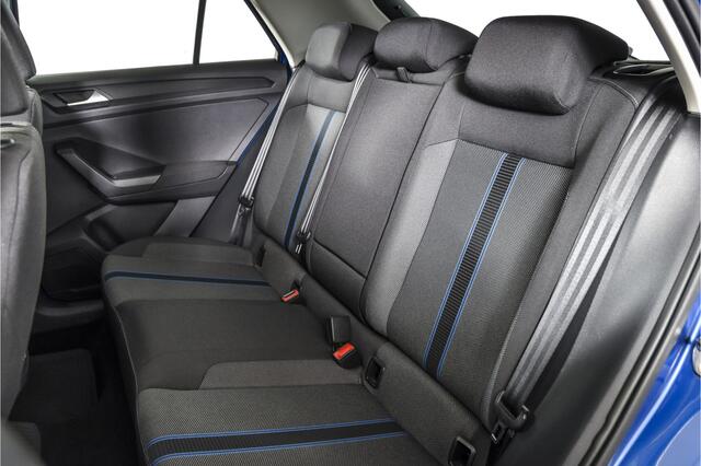 Volkswagen T-Roc 1.5 TSI 150 PK Style | Adapt. Cruise | Stoelverwarming | PDC | App. Connect | ECC | LM 17" | Afn. Trekhaak |