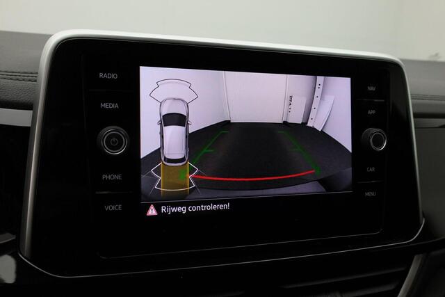 Volkswagen T-Roc 1.5 TSI 150 pk DSG R-Line | IQ Light | Achteruitrijcamera | Navigatie | Keyless Entry | Adaptive Cruise